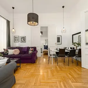 Black & White Apartament Budapesta